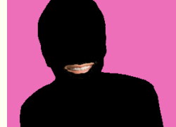Jens Bhrnsen vor rosa Hintergrund