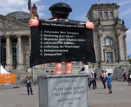 Luther mit Blick auf das Reichstagsgebude, Foto:  Evelin Frerk