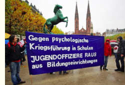 Protest gegen Bundeswehr an Schulen