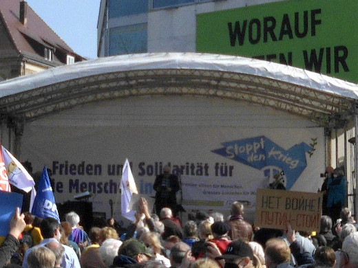 Friedens-Demo in Stuttgart am 13. März 2022 - Foto: Klaus Schramm - Creative-Commons-Lizenz Namensnennung Nicht-Kommerziell 3.0