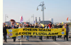 Demo gegen den Ausbau des Frankfurter Flughafens, 22.10.11, Foto: Walter Keber