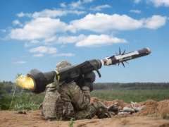 Abschuß einer Panzerabwehrrakete per Javelin - Foto: Ben Houtkooper - gemeinfrei