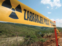Warnung vor uran-kontaminiertem Gebiet, Balkan - Foto: IPPNW - Creative-Commons-Lizenz CC0