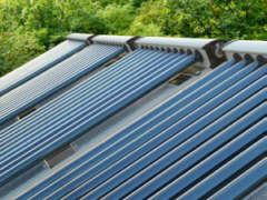 Solarthermie-Anlage auf Hausdach